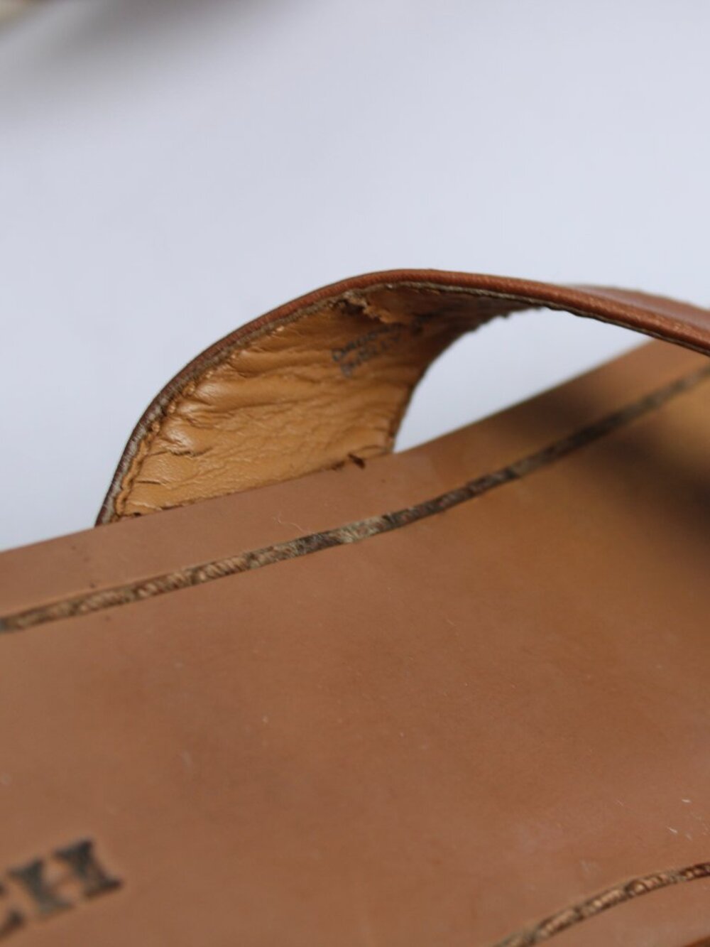 Coach Women's Shelly Leather Tan Gold Turn Lock Accent Thong Flip Flops Size 9 - Picture 10 of 12
